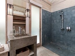 Villa Little Mannao by Villa Finder