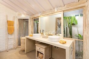 Villa Little Mannao by Villa Finder