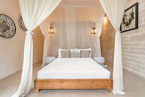 Villa Little Mannao by Villa Finder