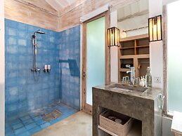 Villa Little Mannao by Villa Finder