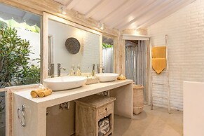 Villa Little Mannao by Villa Finder