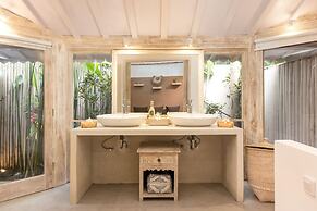 Villa Little Mannao by Villa Finder