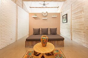 Villa Little Mannao by Villa Finder