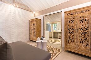 Villa Little Mannao by Villa Finder