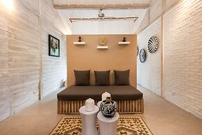 Villa Little Mannao by Villa Finder