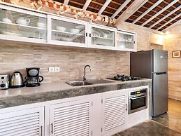 Villa Little Mannao by Villa Finder