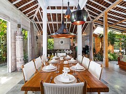 Villa Little Mannao by Villa Finder