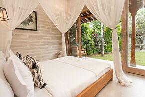 Villa Little Mannao by Villa Finder