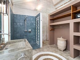 Villa Little Mannao by Villa Finder