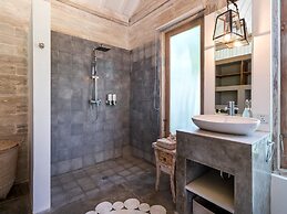 Villa Little Mannao by Villa Finder