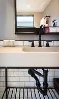 MOXY Seattle Downtown