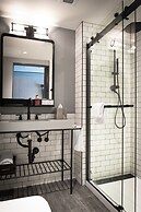 MOXY Seattle Downtown