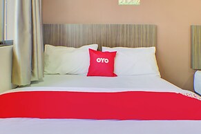 OYO 89985 Js Hotel