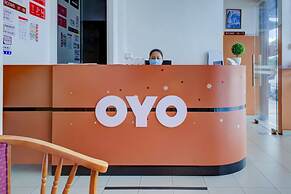 OYO 89985 Js Hotel