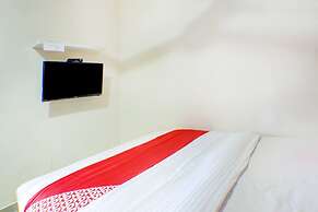 OYO 89985 Js Hotel