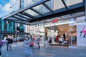 Penthouse With Balcony And Panorama View