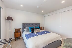 Penthouse With Balcony And Panorama View