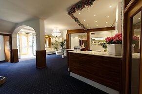 Olympic Regina Hotel