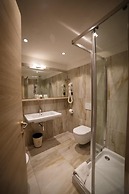 Olympic Regina Hotel