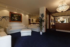 Olympic Regina Hotel