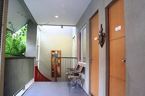 Buton Backpaker Lodge - Hostel