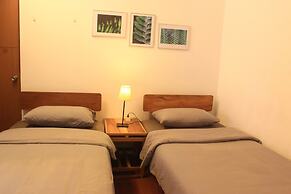 Buton Backpaker Lodge - Hostel