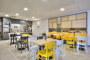 B&B HOTEL Villeneuve-Loubet Village