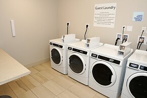 Holiday Inn Express & Suites Denver - Aurora Medical Campus by IHG