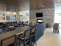 Holiday Inn Express & Suites Denver - Aurora Medical Campus by IHG