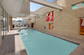 Hyatt Place Glendale / Los Angeles