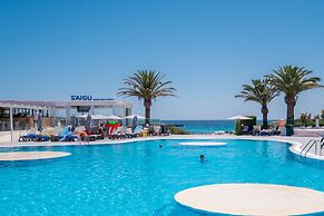 Fergus Style Carema Beach