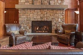 Village 2416 White Mountain Lodge