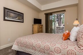 Mammoth Gateway Village 11