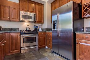 Mammoth Gateway Village 11