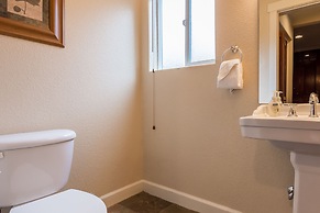 Mammoth Gateway Village 11