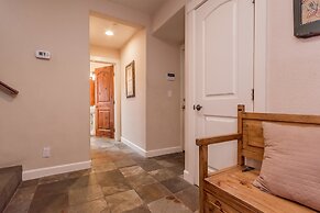 Mammoth Gateway Village 11