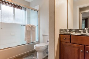 Mammoth Gateway Village 11