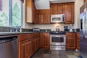 Mammoth Gateway Village 11