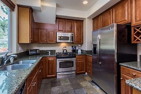 Mammoth Gateway Village 11