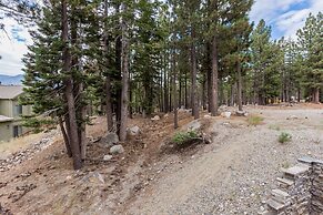 Mammoth Gateway Village 11