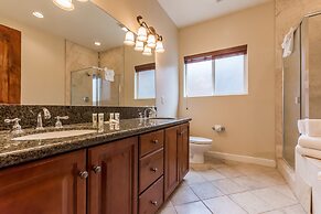 Mammoth Gateway Village 11