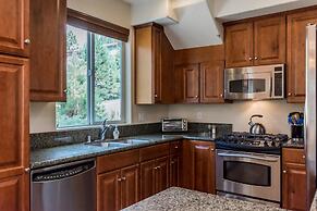 Mammoth Gateway Village 11