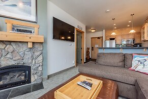 Juniper Springs Lodge by Mammoth Five Star