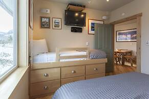 Juniper Springs Lodge by Mammoth Five Star