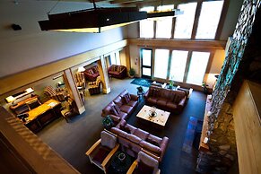 Juniper Springs Lodge by Mammoth Five Star