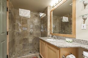 Juniper Springs Lodge by Mammoth Five Star