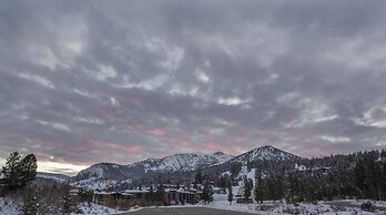 Juniper Springs Lodge by Mammoth Five Star