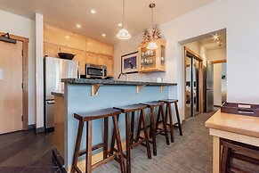 Juniper Springs Lodge by Mammoth Five Star