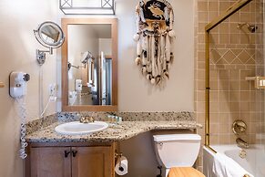 Juniper Springs Lodge by Mammoth Five Star