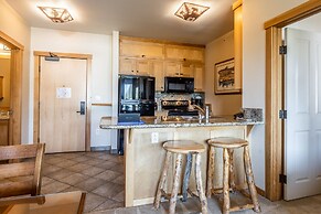 Juniper Springs Lodge by Mammoth Five Star